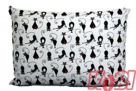 Poszewka bawełniana rozmiar 50x70 Czarne koty 1350 Kobi