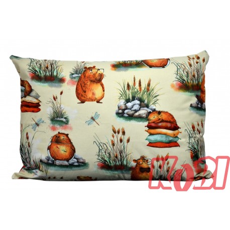 Poszewka bawełniana rozmiar 50x70 Kapibara kremowe tło 3522 Kobi