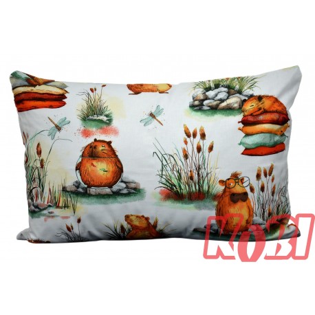 Poszewka bawełniana rozmiar 40x60 Kapibara białe tło 3523 Kobi